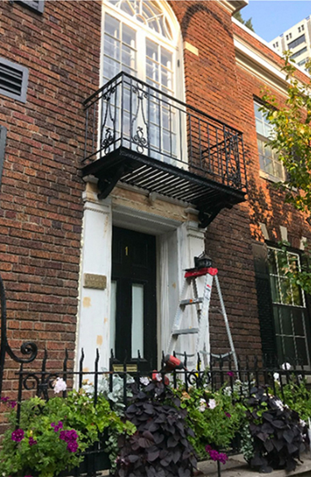 Restoration of neoclassical moldings and frames